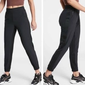 Athleta Textured Brooklyn Jogger Size 6 Black